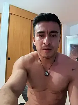 Stripchat Sex Cam of Chris_Clarck