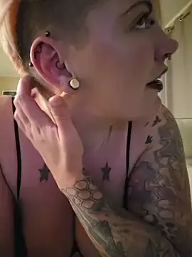 Stripchat Sex Cam of PinkTheHawk