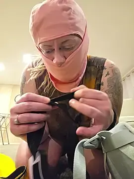Stripchat Live Sex Cam of PinkTheHawk
