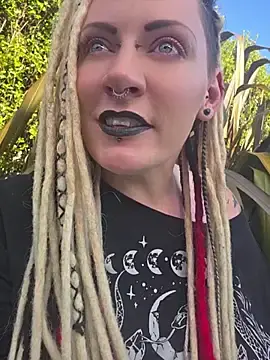 Stripchat Live Sex Cam of PinkTheHawk