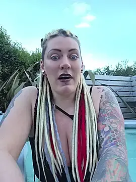 Stripchat Live Sex Cam of PinkTheHawk