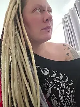 Stripchat Adult Webcam of PinkTheHawk
