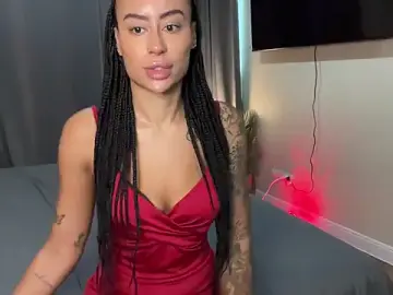 Stripchat Live Sex Cam of CoCo-Queen