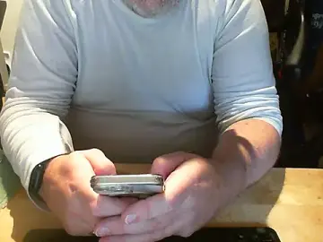 Stripchat Live Sex Cam of Owned_drone