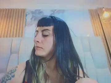Stripchat Sex Cam of Naughty_Kittenm