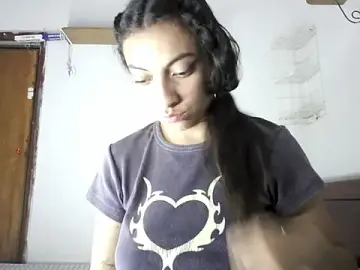 Stripchat Live Porn of KiraVelveet