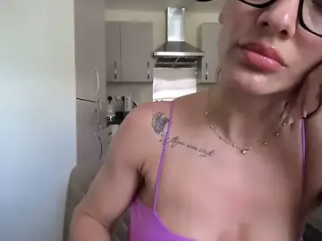 Stripchat Live Sex of QuenMonicaUK