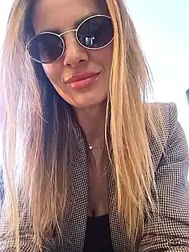 Stripchat Free Porn Cam of QuenMonicaUK