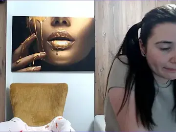 Stripchat Free Porn Cam of VioletaFlower7