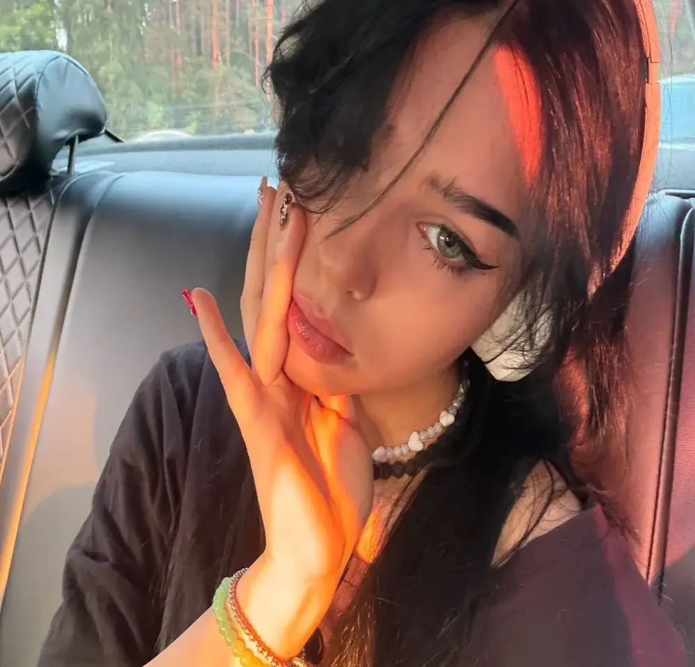 Holly_official