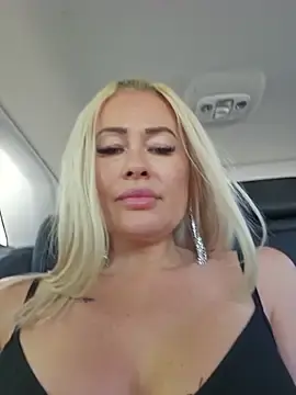 Stripchat Free Live Porn of MILFBARBY