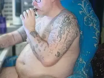 Stripchat Live Sex Cam of Tattooed_Dilf_01