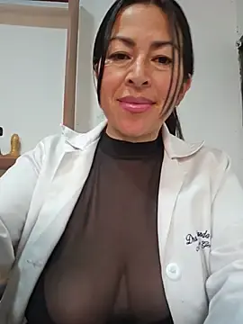 Stripchat Live Sex Cam of JustSamantha_
