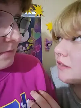 Stripchat Sex Cam of wehavepussies_xoxo
