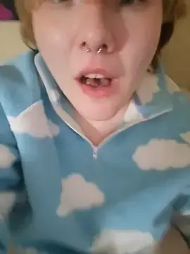 Stripchat Free Porn Cam of wehavepussies_xoxo