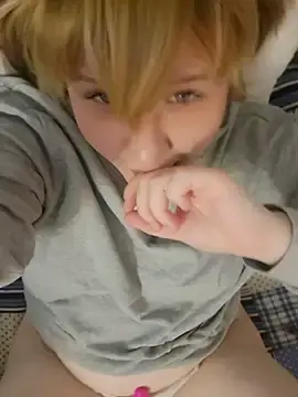 Stripchat Sex Cam of wehavepussies_xoxo