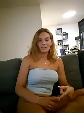 Stripchat Watch Live Sex Cams of sweetsophie69