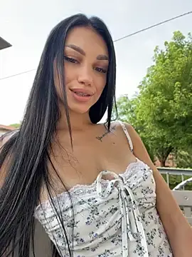 Stripchat Sex Cam of ilariea_girl