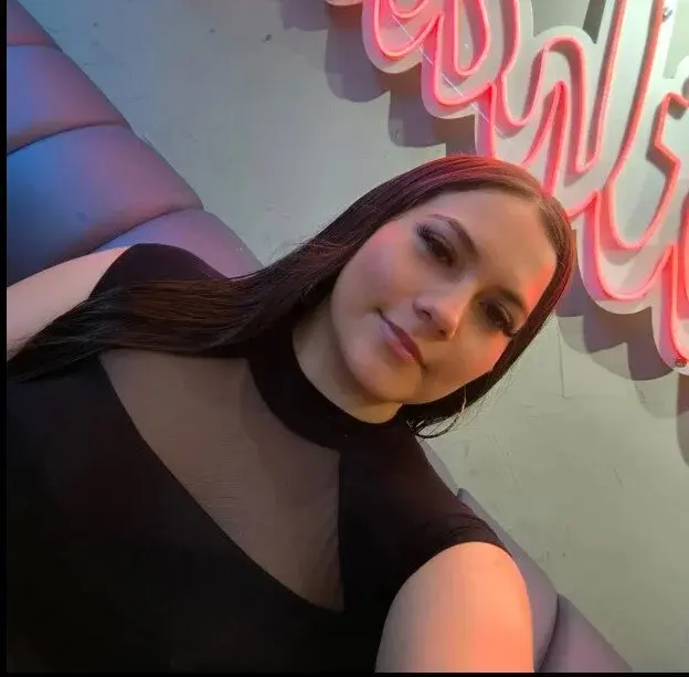 Mia_Hillss