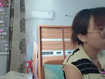 Stripchat Live Sex Cam of Lili_666