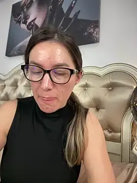 Stripchat Adult Video Chat of HotXMom_