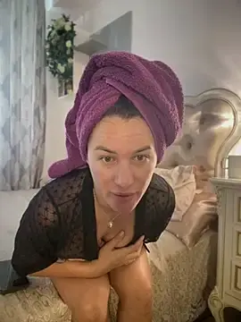 Stripchat Free Porn Cam of HotXMom_