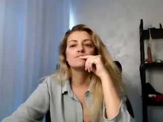 Xlovecam Private Sex Chat of GladisBelle