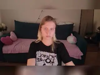 Xlovecam Sex Cam of VikiCharm