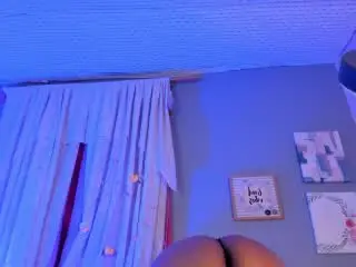 Xlovecam Adult Webcams of JuliaSacarf