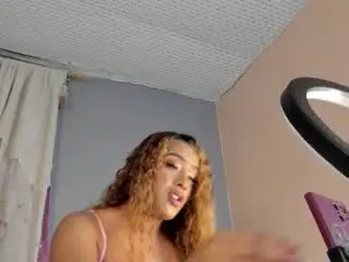 Xlovecam Free Porn Cam of JuliaSacarf