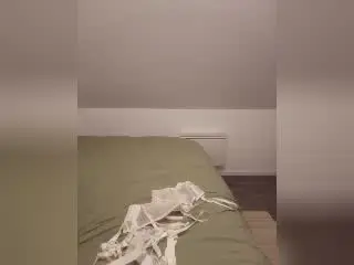 Xlovecam Free Live Porn of MissJulieDeux