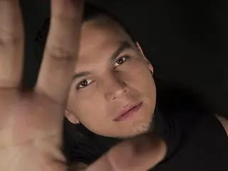 Xlovecam Live Sex of RobSaenz
