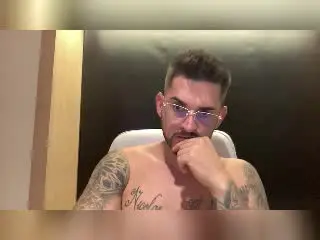 Xlovecam Sex Chat of AshtonMuller