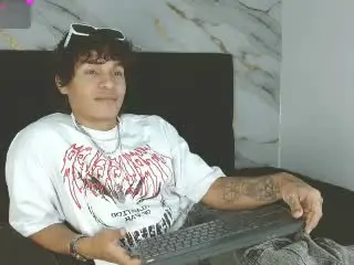 Xlovecam Live Sex Cam of MaximilianRoth
