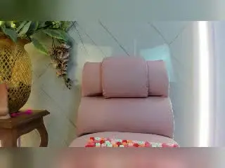 Xlovecam Live Sex Cam of GlossyyBratz