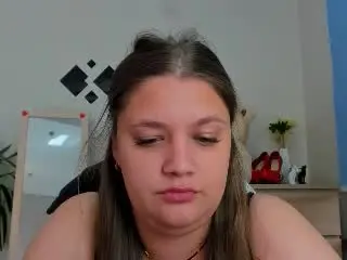 Xlovecam Live Sex Cam of Madrinia