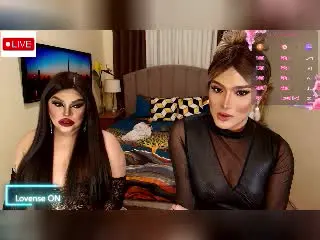 Xlovecam Sex Cam of InsatiableQueensX