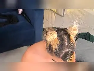 Xlovecam Free Live Porn of CurvyVanessa