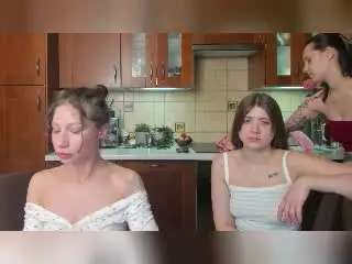 Xlovecam Live Sex of HotCaramelsTrio