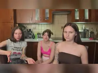 Xlovecam Live Sex of HotCaramelsTrio