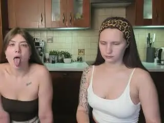 Xlovecam Adult Webcams of HotCaramelsTrio