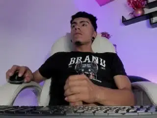 Xlovecam Free Live Porn of ThiagoSmithy