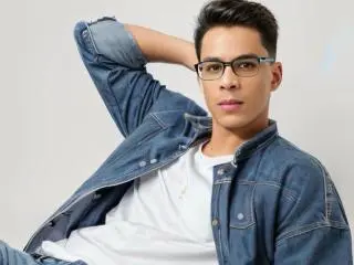 Xlovecam Live Sex Cam of AndrewHaalls