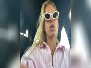 Xlovecam Live Sex Cam of SandraSwweet