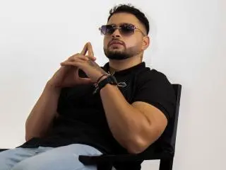 Xlovecam Sex Cam of AryanBrown