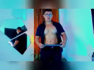 Xlovecam Free Live Porn of RomanCroft