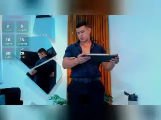 Xlovecam Private Sex Chat of RomanCroft
