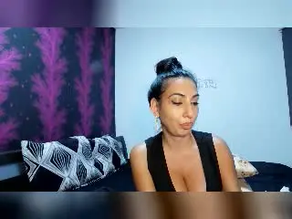 Xlovecam Adult Webcam of BrunetteBabe69