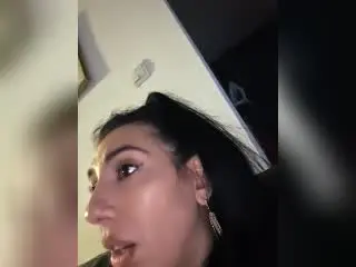 Xlovecam Live Sex Cam of BrunetteBabe69