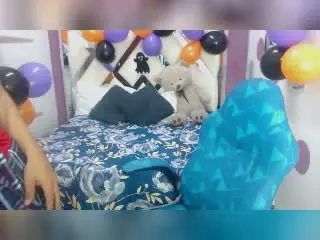Xlovecam Free Live Porn of AmyLevins